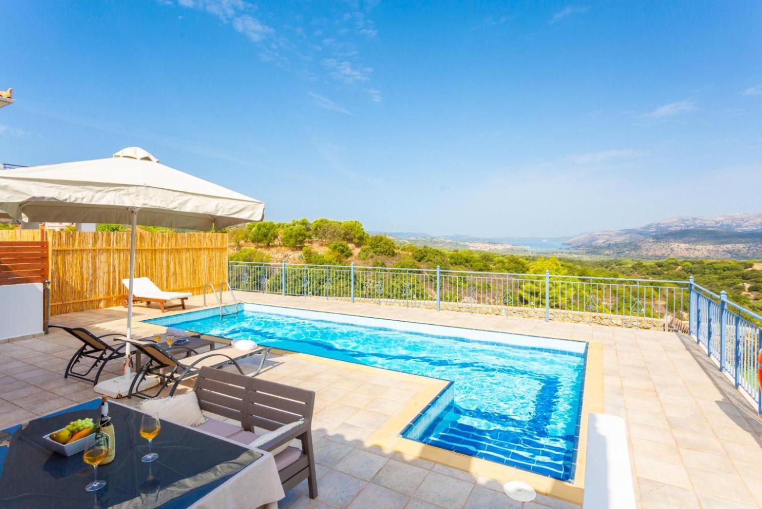 Villa Europe Ena Lakithra ภายนอก รูปภาพ