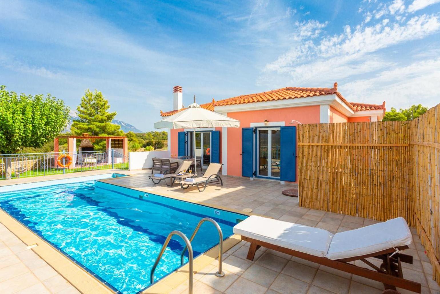 Villa Europe Ena Lakithra ภายนอก รูปภาพ